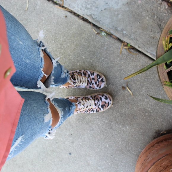 🚨END OF SUMMER SALE// leopard print Sneaker - Picture 3 of 8